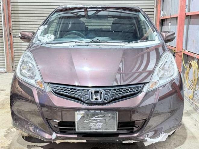 フィット1.3 シーズ 4WD　防錆塗装4WDスマキーCDバックカメラ 1300