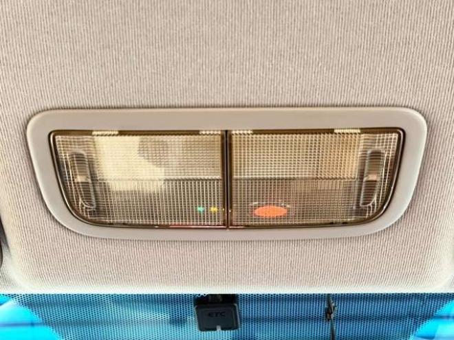 フィット1.3 シーズ 4WD　防錆塗装4WDスマキーCDバックカメラ 1300