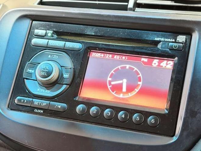 フィット1.3 シーズ 4WD　防錆塗装4WDスマキーCDバックカメラ 1300