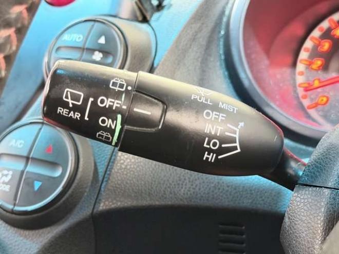 フィット1.3 シーズ 4WD　防錆塗装4WDスマキーCDバックカメラ 1300