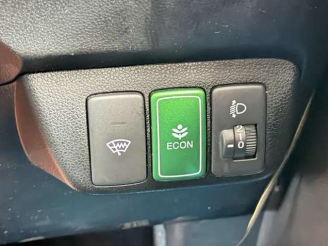 フィット1.3 シーズ 4WD　防錆塗装4WDスマキーCDバックカメラ 1300