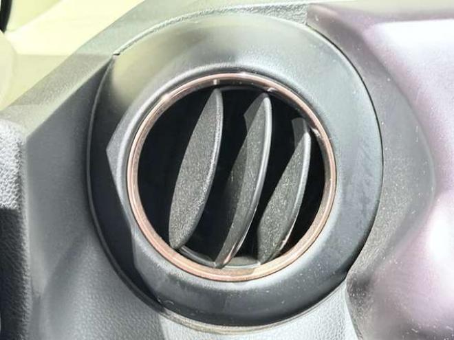 フィット1.3 シーズ 4WD　防錆塗装4WDスマキーCDバックカメラ 1300