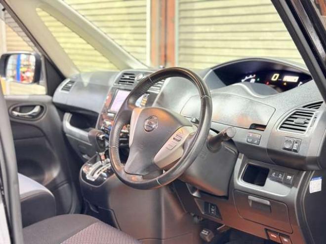 セレナ2.0 ハイウェイスター 4WD　防錆塗装4WDTVナビBカメETC夏冬タイヤ 2000