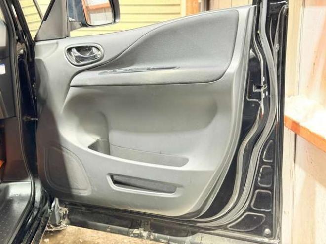 セレナ2.0 ハイウェイスター 4WD　防錆塗装4WDTVナビBカメETC夏冬タイヤ 2000