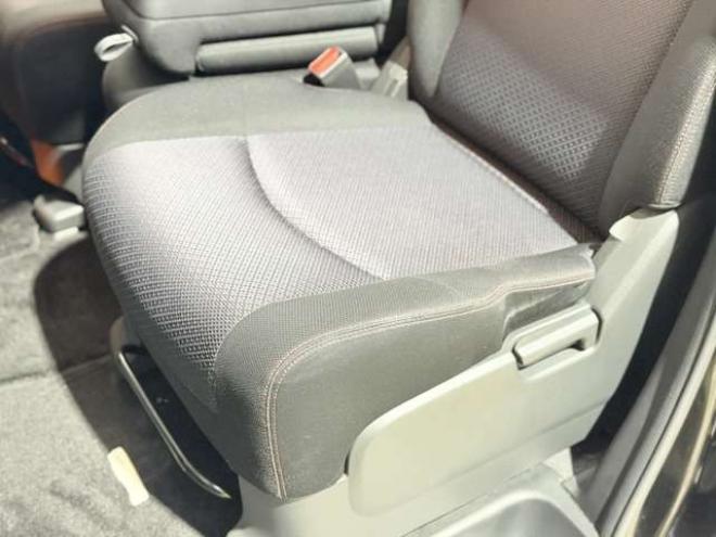 セレナ2.0 ハイウェイスター 4WD　防錆塗装4WDTVナビBカメETC夏冬タイヤ 2000