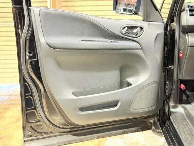 セレナ2.0 ハイウェイスター 4WD　防錆塗装4WDTVナビBカメETC夏冬タイヤ 2000