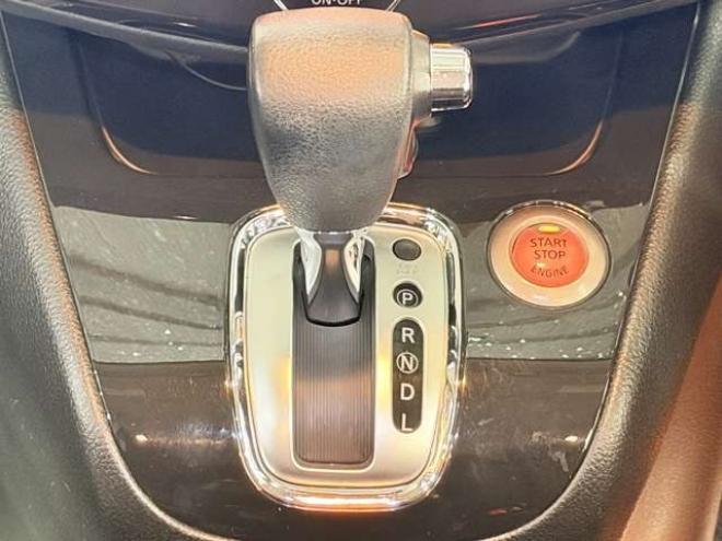 セレナ2.0 ハイウェイスター 4WD　防錆塗装4WDTVナビBカメETC夏冬タイヤ 2000