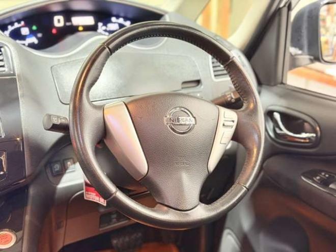 セレナ2.0 ハイウェイスター 4WD　防錆塗装4WDTVナビBカメETC夏冬タイヤ 2000