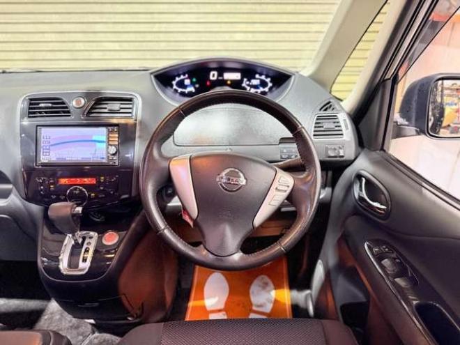 セレナ2.0 ハイウェイスター 4WD　防錆塗装4WDTVナビBカメETC夏冬タイヤ 2000