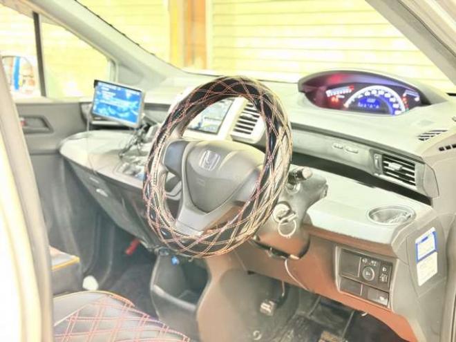 フリードスパイク1.5 C 4WD　防錆塗装4WDキーレスCD 1500