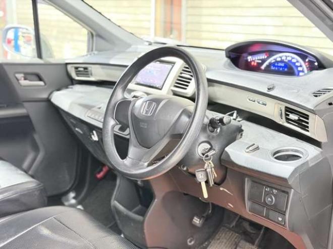 フリードスパイク1.5 G 4WD　防錆塗装4WDTVナビBカメETCエンスタ 1500