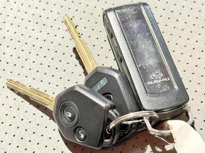 インプレッサXVハイブリッド 2.0i-L アイサイト 4WD　防錆塗装4WDTVナビBカメエンスタ夏冬タイヤ 2000