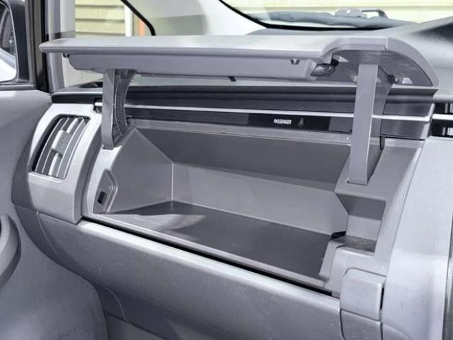 プリウス1.8 S　下廻防錆キーレスCD夏冬タイヤ 2WD 1800