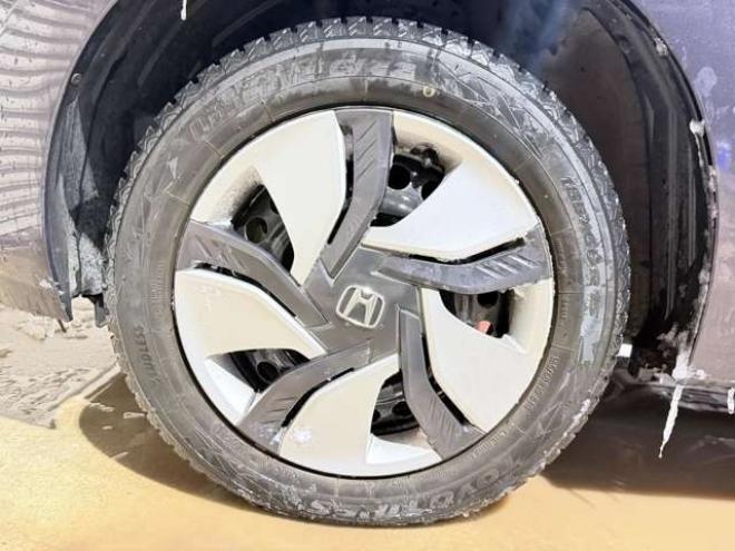 フィット1.5 ハイブリッド Fパッケージ 4WD　防錆塗装4WDTVナビBカメ 1500