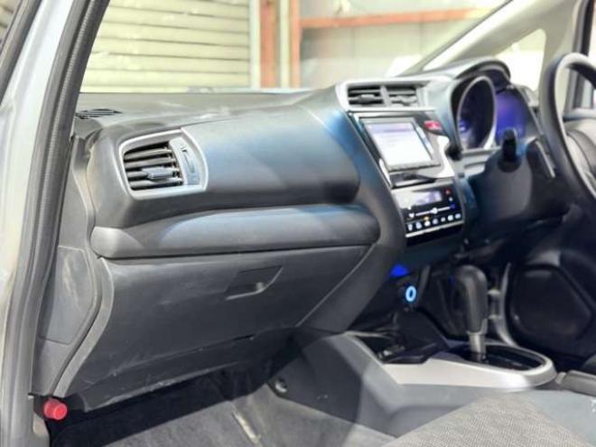 フィット1.3 13G Sパッケージ 4WD　下廻防錆キーレスナビ 1300