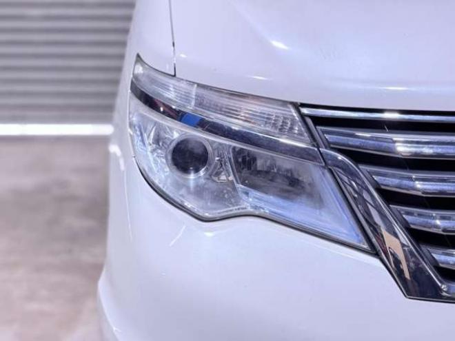 セレナ2.0 ハイウェイスター 4WD　防錆塗装4WDナビBカメETC夏冬タイヤ 2000