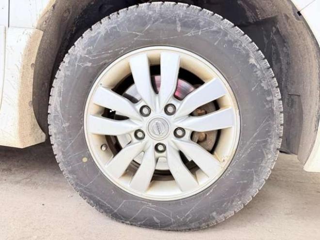 セレナ2.0 ハイウェイスター 4WD　防錆塗装4WDナビBカメETC夏冬タイヤ 2000