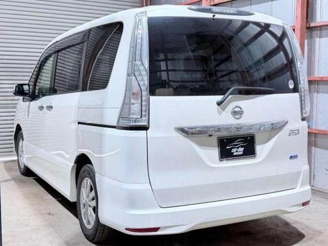 セレナ2.0 ハイウェイスター 4WD　防錆塗装4WDナビBカメETC夏冬タイヤ 2000