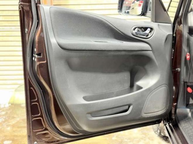 セレナ2.0 20X Vセレクション+Safety 4WD　防錆塗装4WDTVナビBカメETCエンスタ 2000