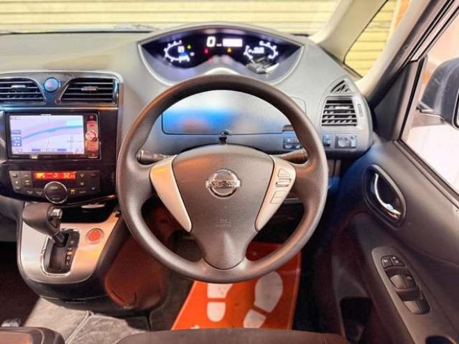 セレナ2.0 20X Vセレクション+Safety 4WD　防錆塗装4WDTVナビBカメETCエンスタ 2000