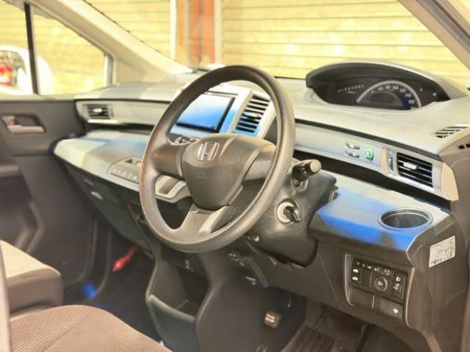 フリード1.5 フレックス 4WD　防錆塗装4WDTVナビBカメETC夏冬タイヤ 1500