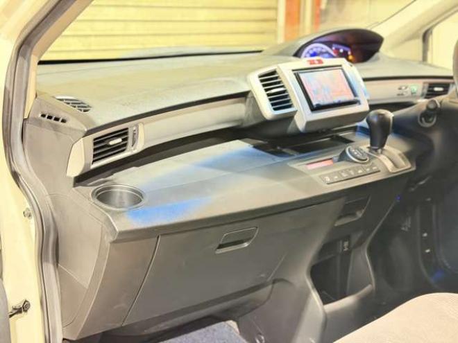 フリード1.5 フレックス 4WD　防錆塗装4WDTVナビBカメETC夏冬タイヤ 1500