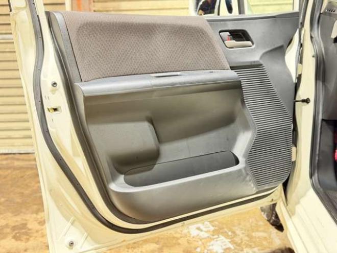 フリード1.5 フレックス 4WD　防錆塗装4WDTVナビBカメETC夏冬タイヤ 1500