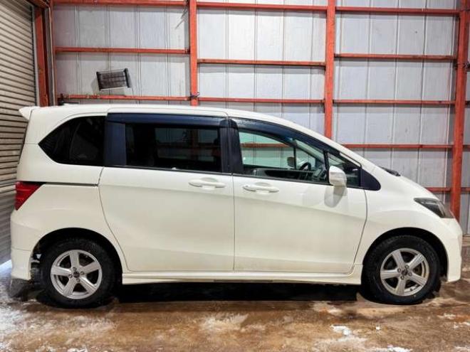 フリード1.5 フレックス 4WD　防錆塗装4WDTVナビBカメETC夏冬タイヤ 1500