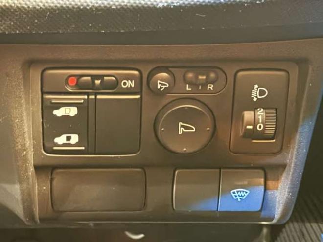 フリード1.5 フレックス 4WD　防錆塗装4WDTVナビBカメETC夏冬タイヤ 1500