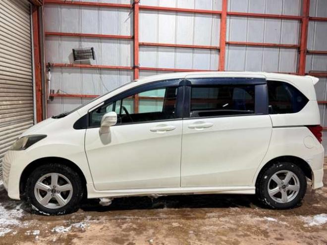 フリード1.5 フレックス 4WD　防錆塗装4WDTVナビBカメETC夏冬タイヤ 1500