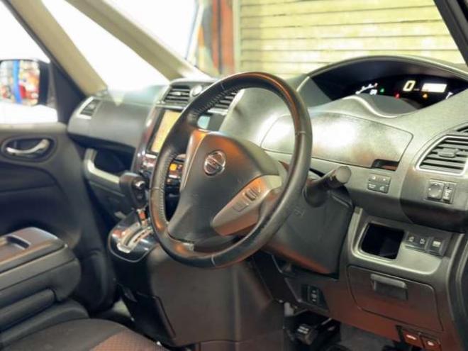 セレナ2.0 ハイウェイスター 4WD　防錆塗装4WDナビBカメエンスタ後席モニタETC 2000