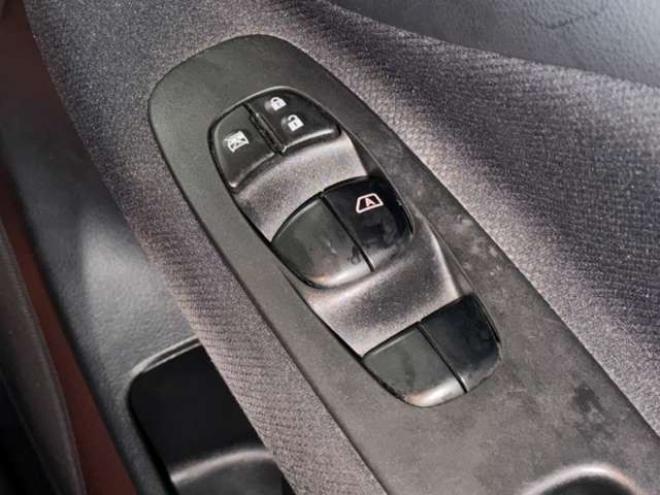 セレナ2.0 ハイウェイスター 4WD　防錆塗装4WDナビBカメエンスタ後席モニタETC 2000