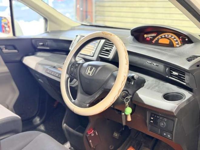 フリード1.5 G エアロ Lパッケージ 4WD　防錆塗装4WDTVナビBカメエンスタETC 1500