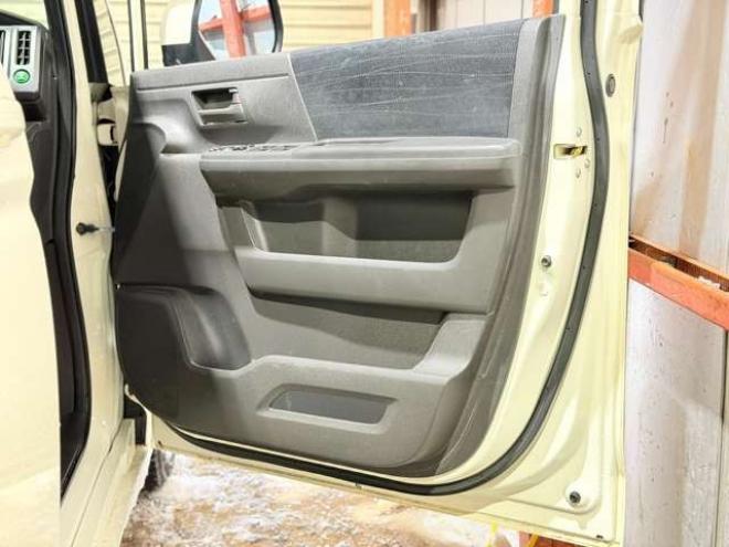 ステップワゴン2.0 G Lパッケージ 4WD　防錆塗装4WDTVナビBカメエンスタETC夏冬タイヤ 2000