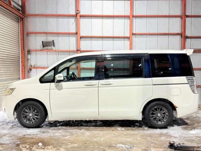 ステップワゴン2.0 G Lパッケージ 4WD　防錆塗装4WDTVナビBカメエンスタETC夏冬タイヤ 2000