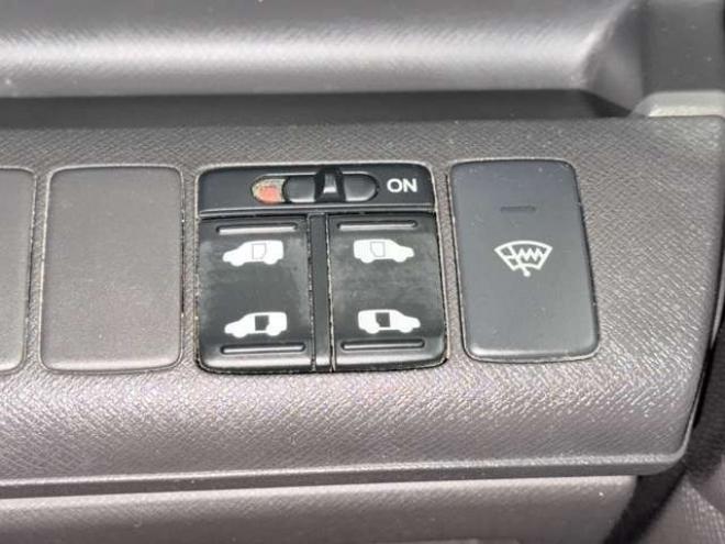 ステップワゴン2.0 G Lパッケージ 4WD　防錆塗装4WDTVナビBカメエンスタETC夏冬タイヤ 2000