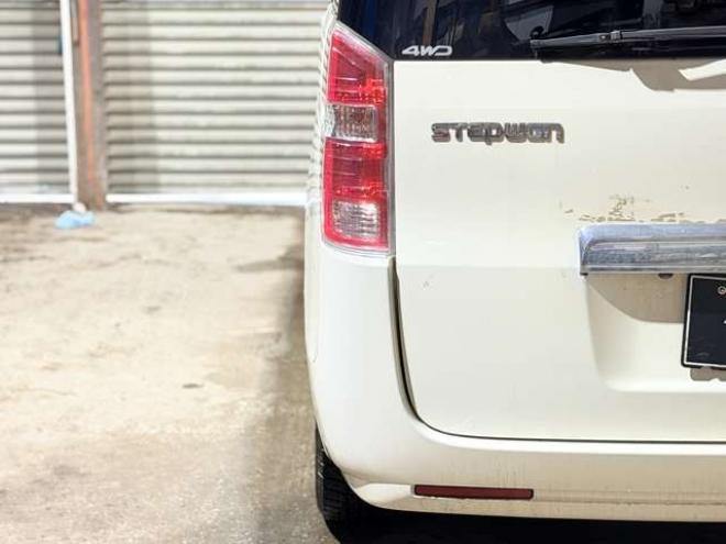 ステップワゴン2.0 G HIDエディション 4WD　防錆塗装4WDTVナビBカメ 2000