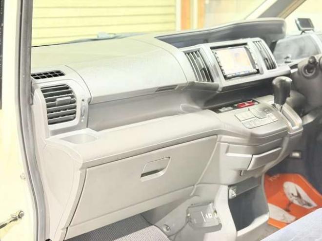 ステップワゴン2.0 G HIDエディション 4WD　防錆塗装4WDTVナビBカメ 2000