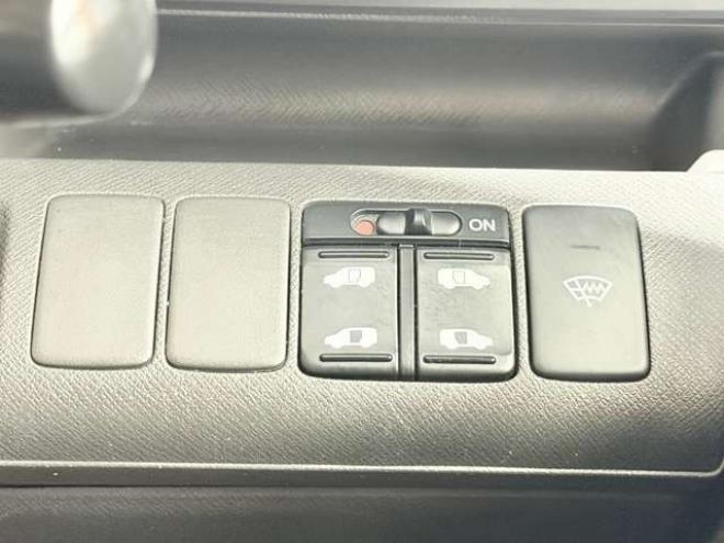 ステップワゴン2.0 G HIDエディション 4WD　防錆塗装4WDTVナビBカメ 2000