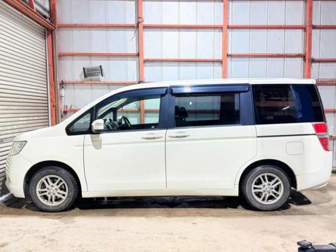 ステップワゴン2.0 G HIDエディション 4WD　防錆塗装4WDTVナビBカメ 2000