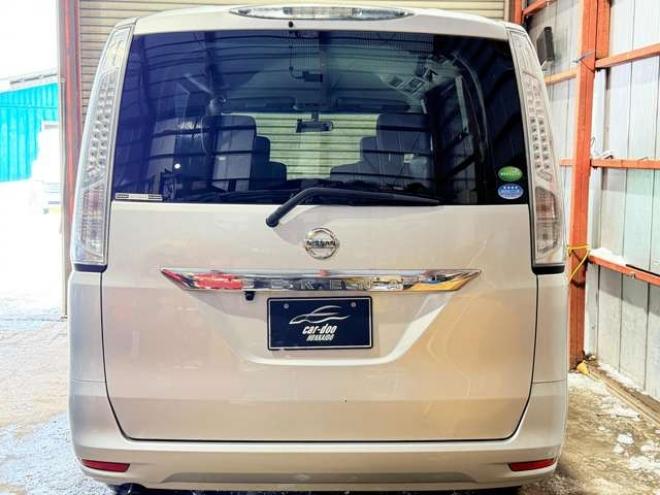 セレナ2.0 20S 4WD　防錆塗装4WDキーレスTVナビBカメ夏冬タイヤETC 2000