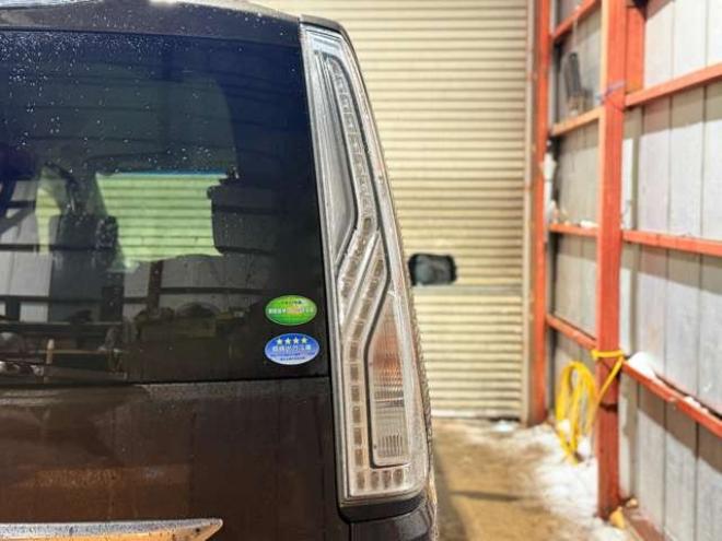 セレナ2.0 ハイウェイスター 4WD　防錆塗装4WDTVナビ 2000