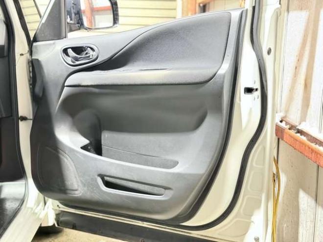 セレナ2.0 ハイウェイスター 4WD　防錆塗装4WDスマキー 2000