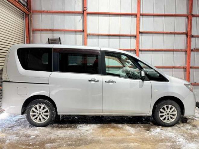 セレナ2.0 20X 4WD　防錆塗装4WDキーレスTVナビ 2000