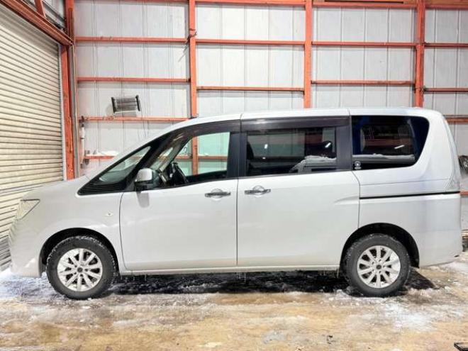 セレナ2.0 20X 4WD　防錆塗装4WDキーレスTVナビ 2000