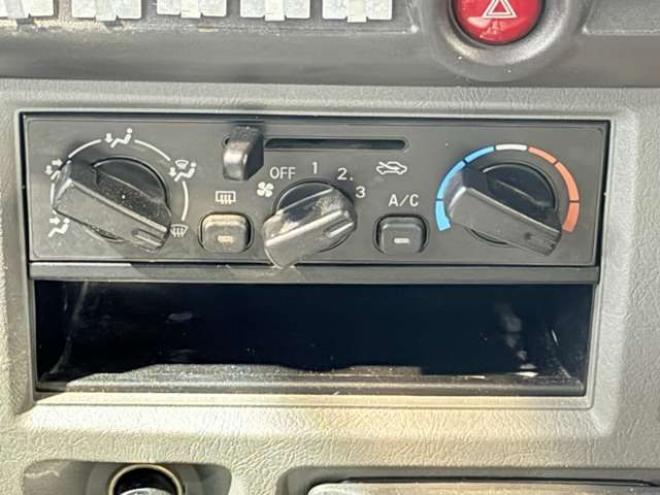 NV100クリッパーDX ハイルーフ 4WD　防錆塗装4WDキーレス夏冬タイヤ 660