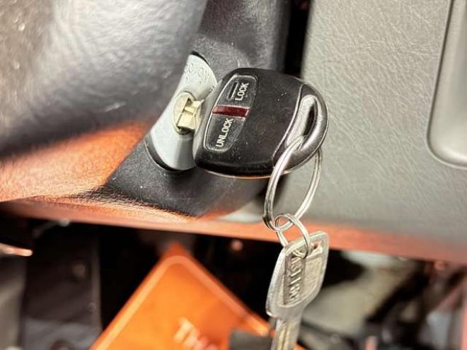 NV100クリッパーDX ハイルーフ 4WD　防錆塗装4WDキーレス夏冬タイヤ 660