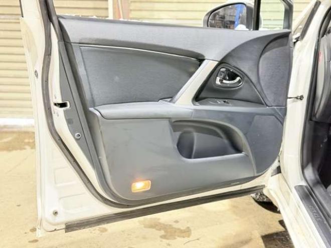 アベンシスワゴン2.0 Xi　防錆塗装TVナビエンスタ夏冬タイヤETCドラレコ 2WD 2000