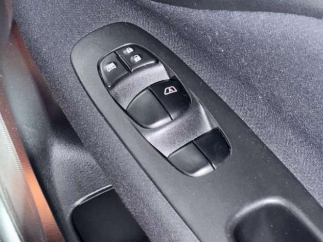 セレナ2.0 20X 4WD　防錆塗装4WDTVナビBカメドラレコ後席モニタ 2000