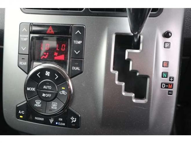 ヴォクシー2.0 ZS 煌II 4WD　スマートキー・ナビ・TV・バックカメラ・両側パワスラ・後期型 2000